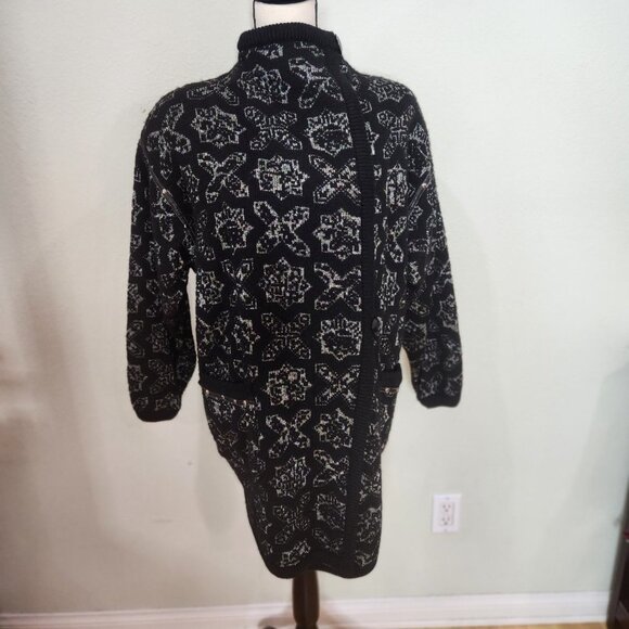 Vintage Knit Long Cardigan with Cut Out Back from Vasginie - Picture 4 of 12